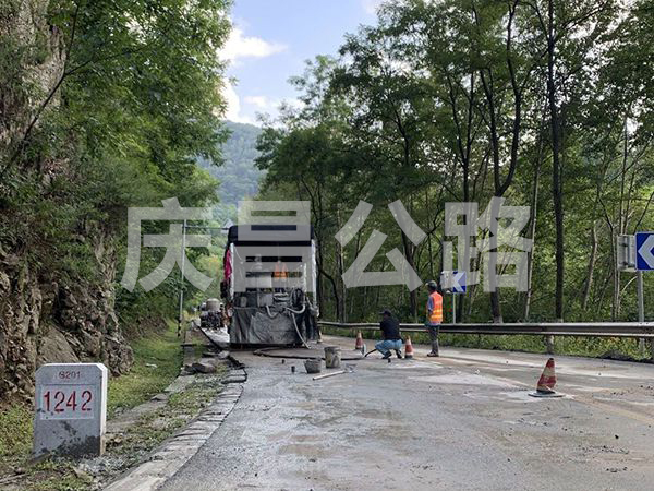 304國道壓漿現場