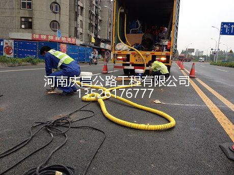 公路注漿施工隊(duì)：冬季日常道路養(yǎng)護(hù)工作，十分重要！